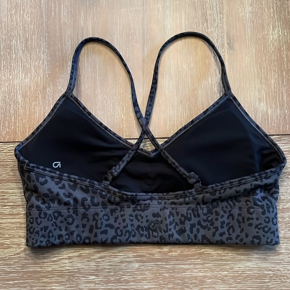 GapFit Leopard Print gray black Low Impact Sports Bra Medium like new - Picture 2 of 3